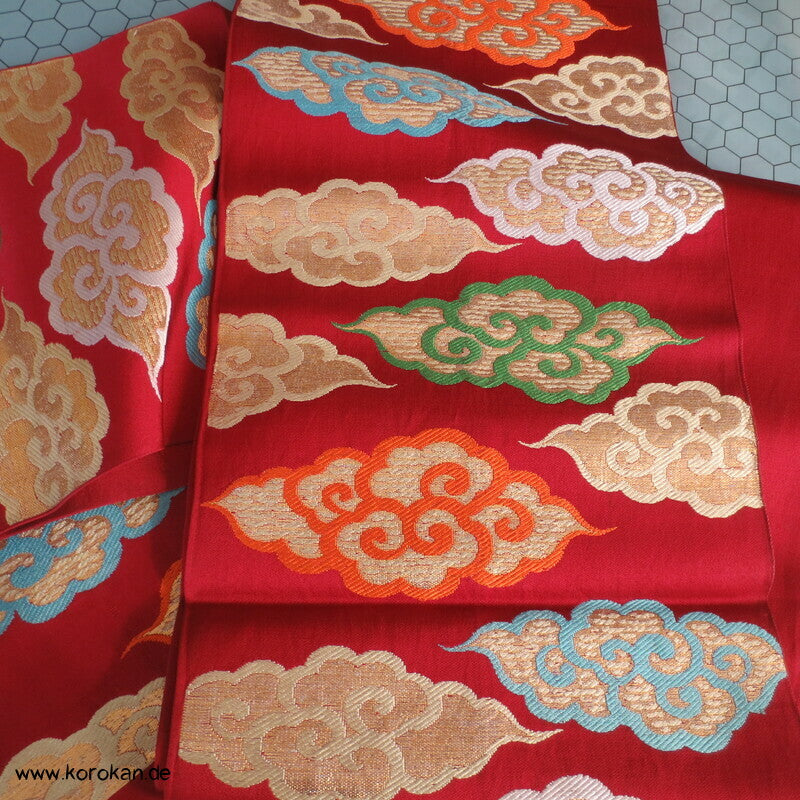 Donnerwolken auf dunkelrot Fukuro Obi Seidenbrokat Kimonogürtel