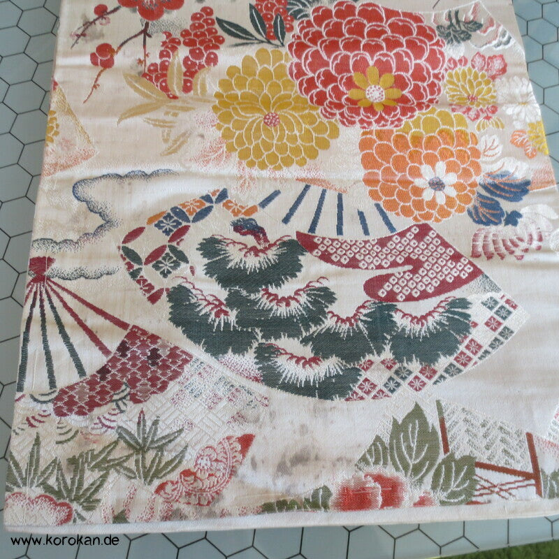 klassischer Maru Obi mit Kranichen, Päonien etc..