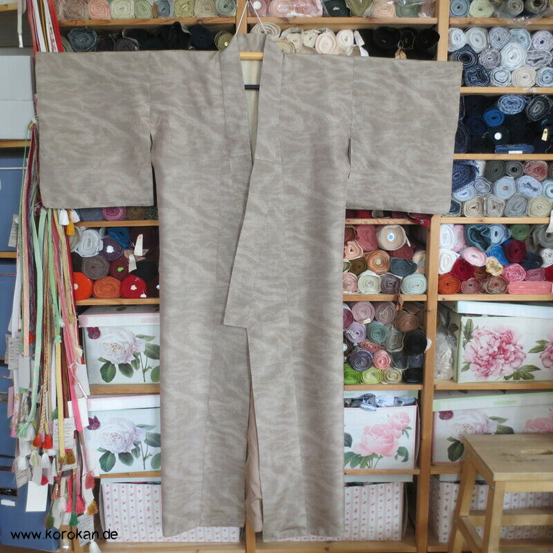 XXL Tsumugi Kasuri japanischer Seiden Kimono, annual growth Muster