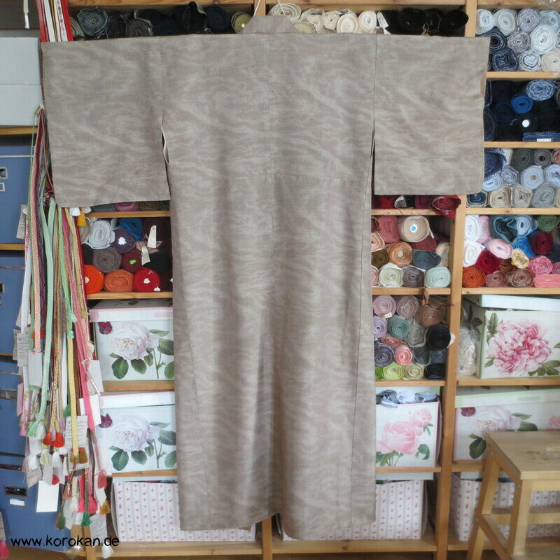 XXL Tsumugi Kasuri japanischer Seiden Kimono, annual growth Muster