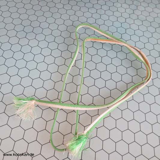 halb jade, halb weiß Obijime, geflochten, mit aufgenähtem goldenen Band