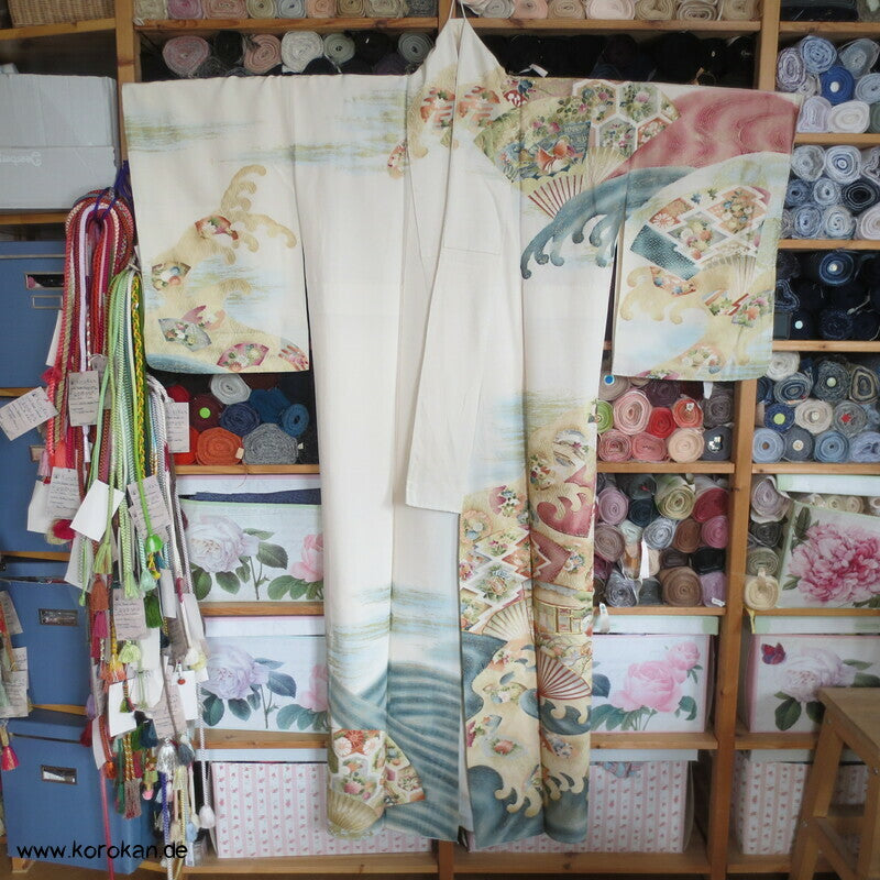 Fächer über Wellen, üppige Goldmuster Homongi Kimono