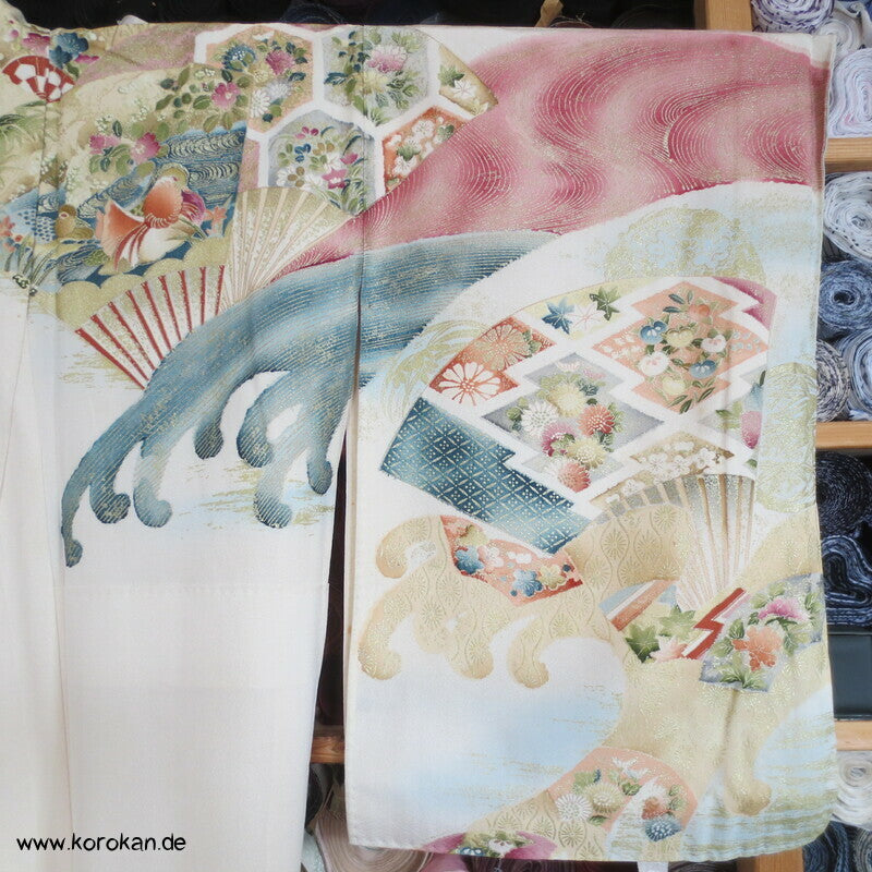 Fächer über Wellen, üppige Goldmuster Homongi Kimono