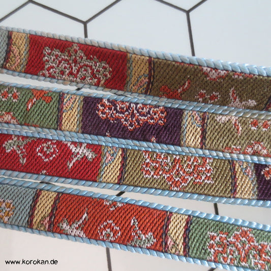 Saganishiki, hellblau mit aufgenähtem Brokatband