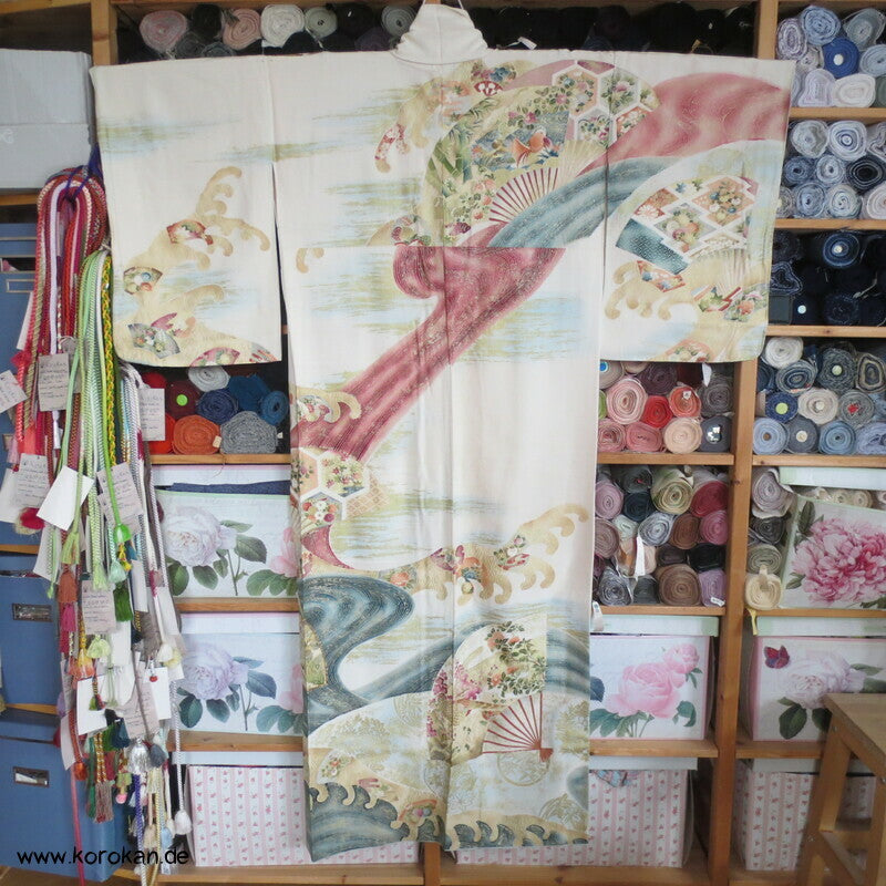 Fächer über Wellen, üppige Goldmuster Homongi Kimono