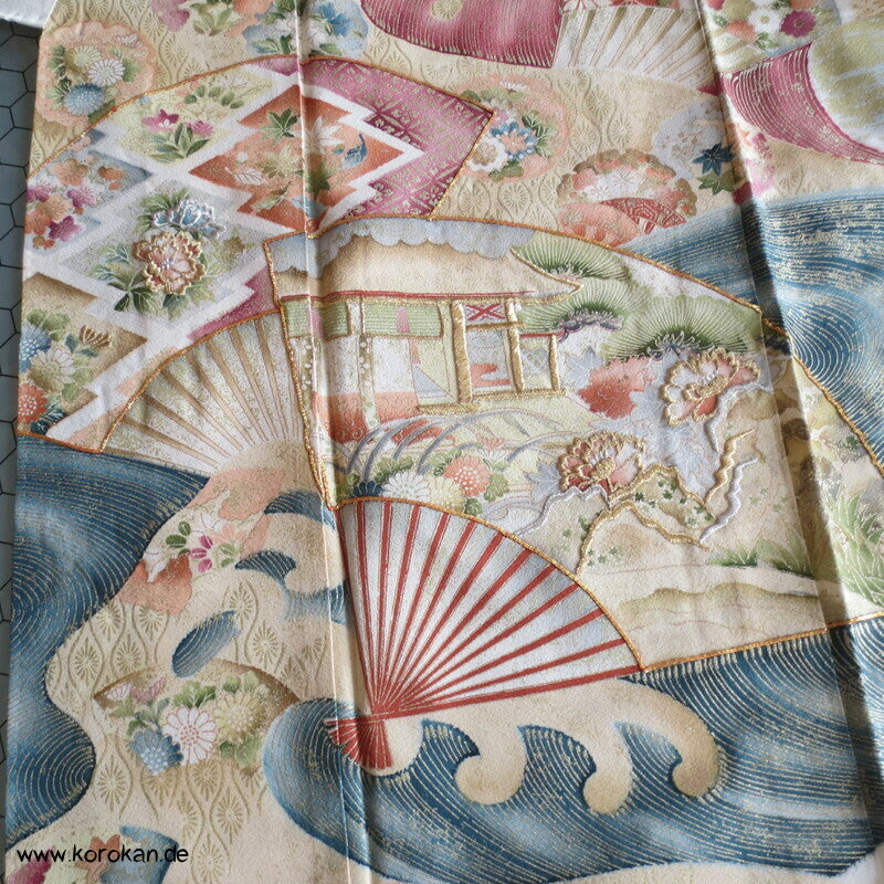 Fächer über Wellen, üppige Goldmuster Homongi Kimono