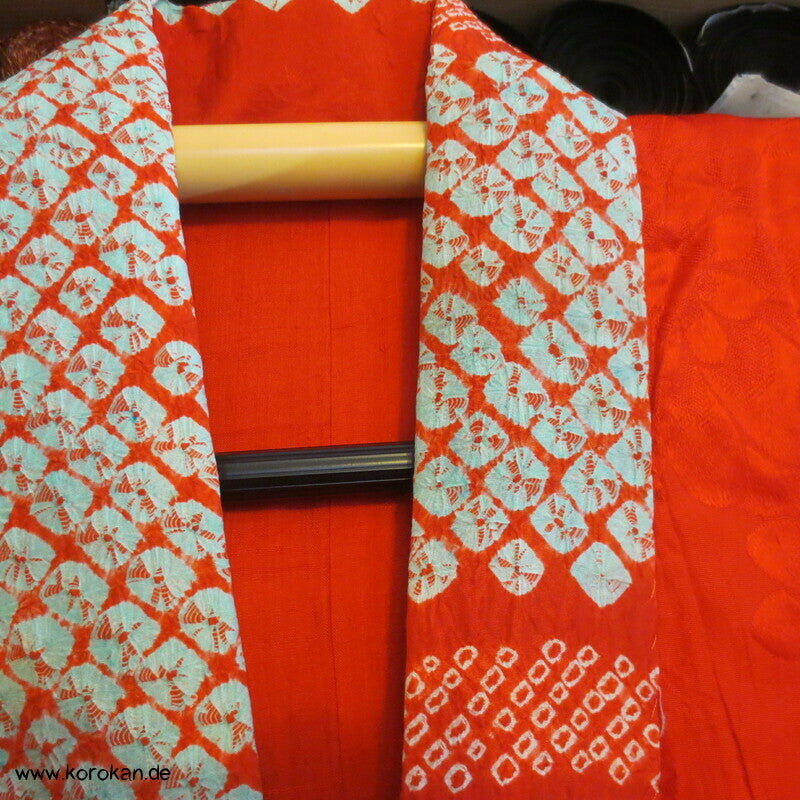 rote dünne Rinzu Damast Seide Juban Unterkimono, Shibori Kragen