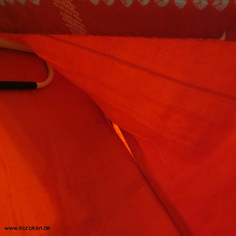 rote dünne Rinzu Damast Seide Juban Unterkimono, Shibori Kragen