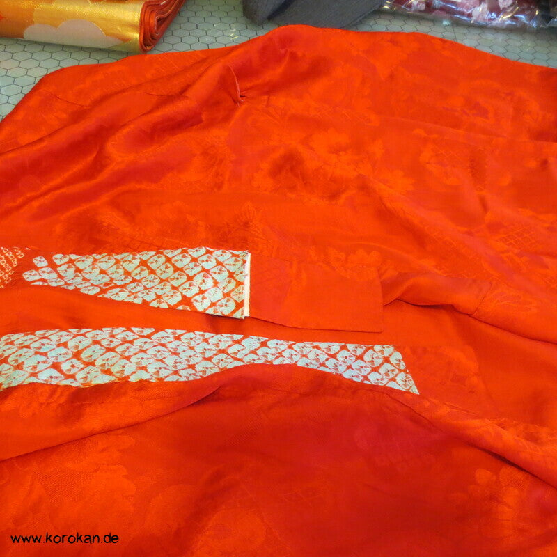 rote dünne Rinzu Damast Seide Juban Unterkimono, Shibori Kragen