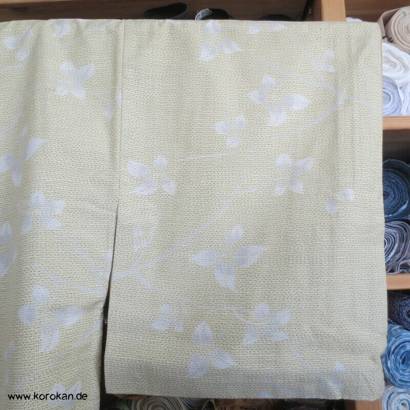 Tsumugi Seiden Kasuri Blättermotive Kimono