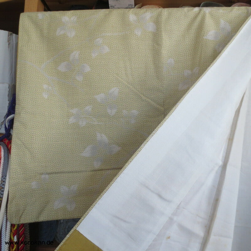 Tsumugi Seiden Kasuri Blättermotive Kimono