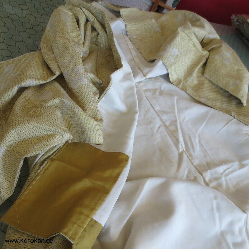 Tsumugi Seiden Kasuri Blättermotive Kimono