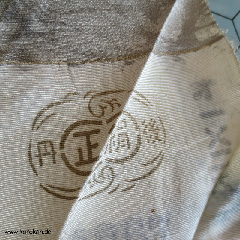 Camouflage graue Chirimen Crepe Kimono Seide