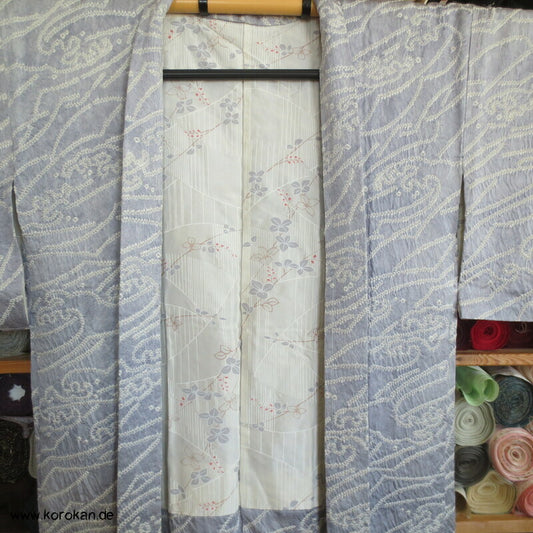 blassblaugraue Wellen auf Satin Full Shibori Haori