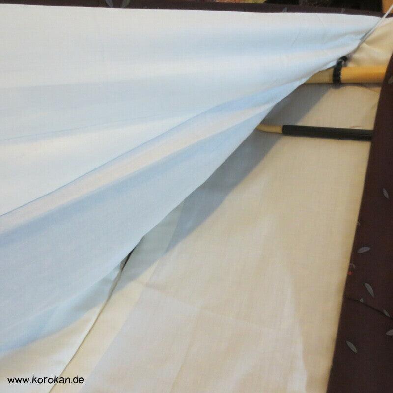 brauner Seidencrepe, Blätter, Beeren Komon Kimono