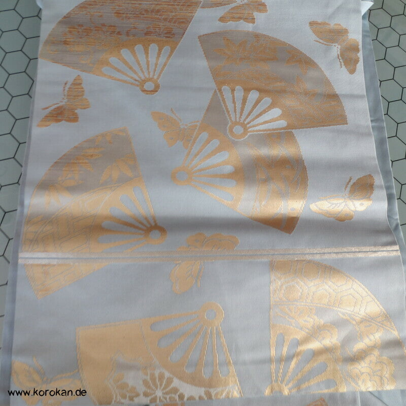 goldene Fächer auf zartem hellblau Nagoya Obi