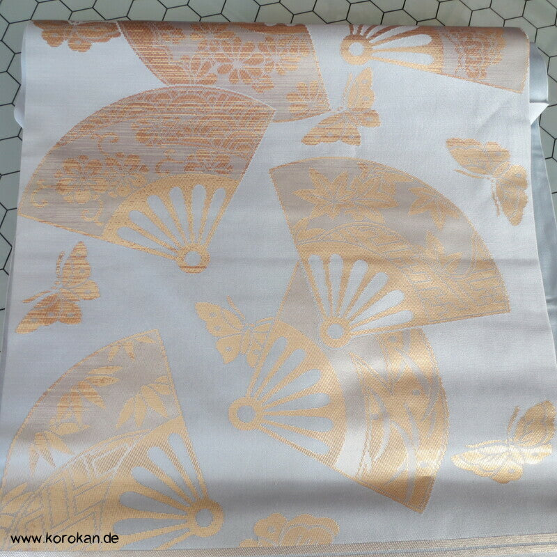 goldene Fächer auf zartem hellblau Nagoya Obi