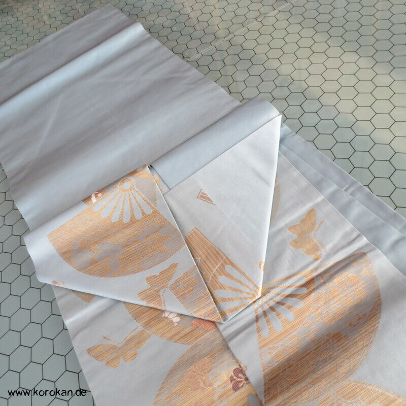 goldene Fächer auf zartem hellblau Nagoya Obi