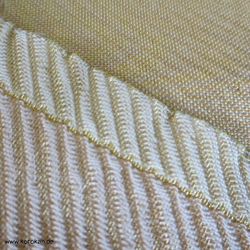 Goldbrokat Stoffrest, Kimono oder Obi, diagonaler Streifen