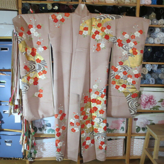 goldener Fluss mit Sakura Kirschblüten Furisode Seidendamast mit viel Gold