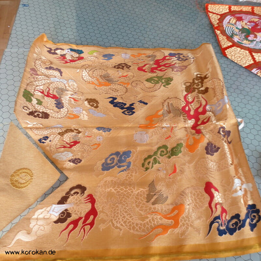 Goldene Glücksdrachen Seidenbrokat für japanische Tempel