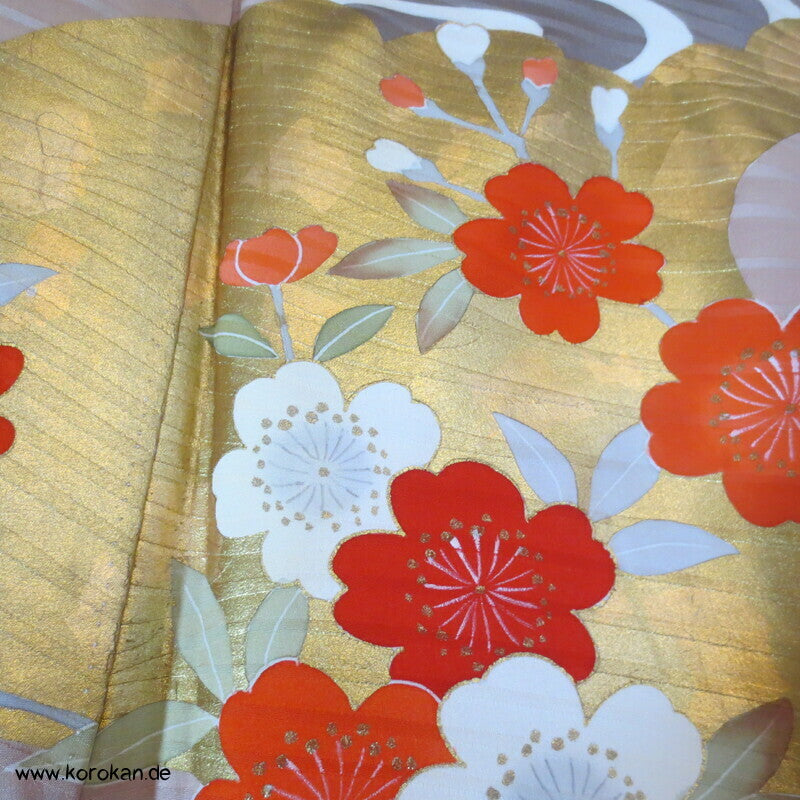 goldener Fluss mit Sakura Kirschblüten Furisode Seidendamast mit viel Gold