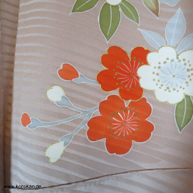 goldener Fluss mit Sakura Kirschblüten Furisode Seidendamast mit viel Gold