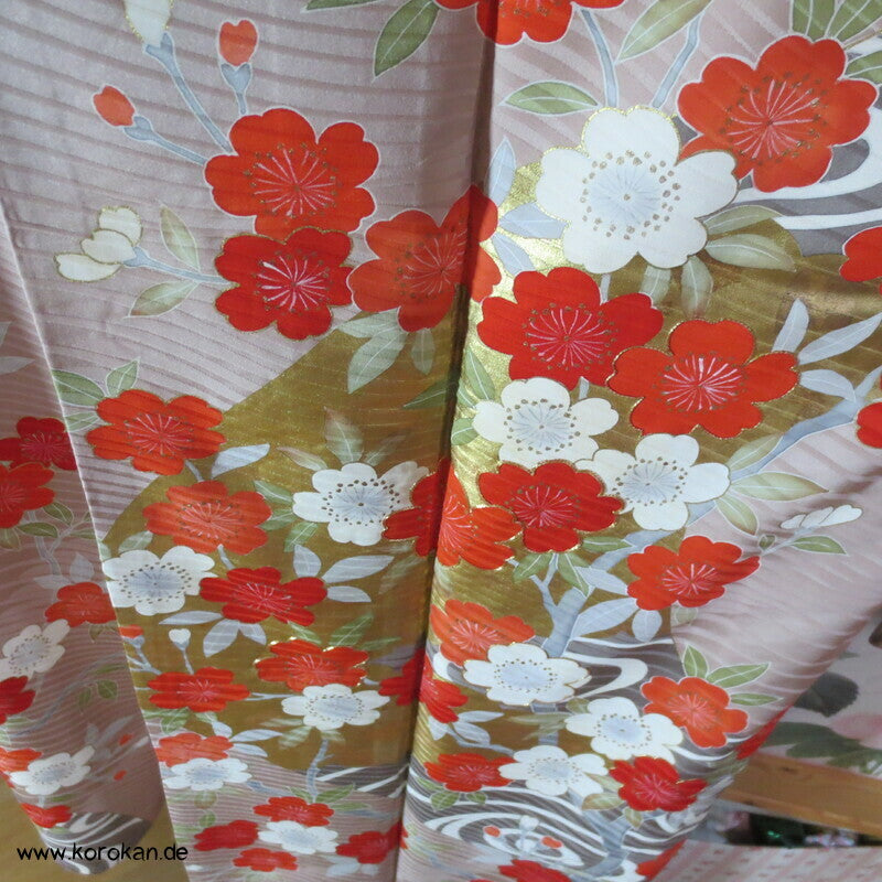 goldener Fluss mit Sakura Kirschblüten Furisode Seidendamast mit viel Gold