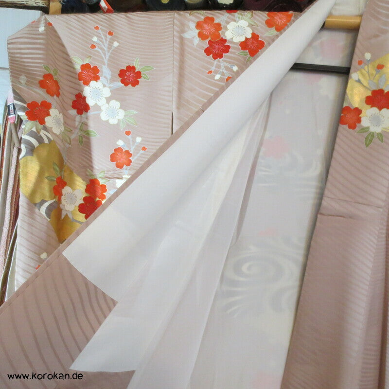 goldener Fluss mit Sakura Kirschblüten Furisode Seidendamast mit viel Gold