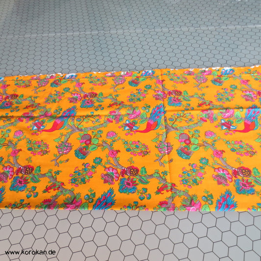 chinesischer Baumwollstoff - Blütenzweige mit Vögeln auf gelbem Grund