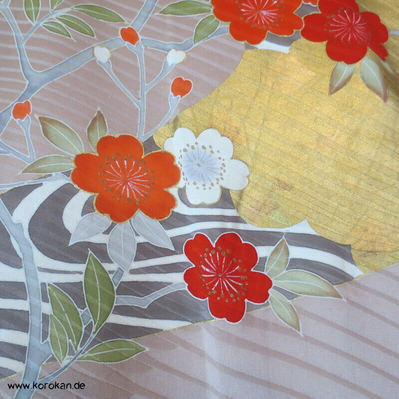 goldener Fluss mit Sakura Kirschblüten Furisode Seidendamast mit viel Gold