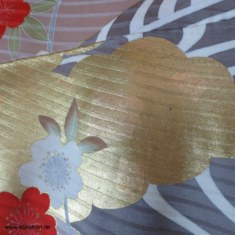 goldener Fluss mit Sakura Kirschblüten Furisode Seidendamast mit viel Gold