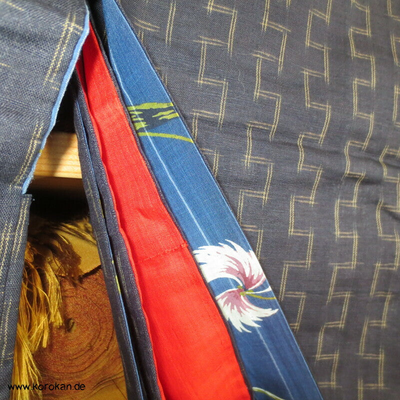 Tsumugi Ensemble Set Haori und Kimono, Kasuri Stufen