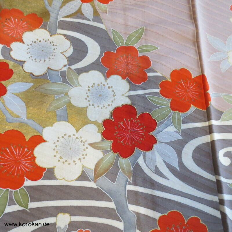 goldener Fluss mit Sakura Kirschblüten Furisode Seidendamast mit viel Gold