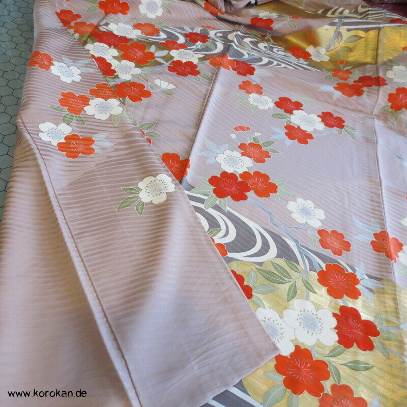 goldener Fluss mit Sakura Kirschblüten Furisode Seidendamast mit viel Gold