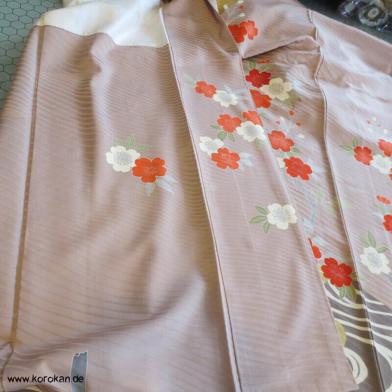 goldener Fluss mit Sakura Kirschblüten Furisode Seidendamast mit viel Gold