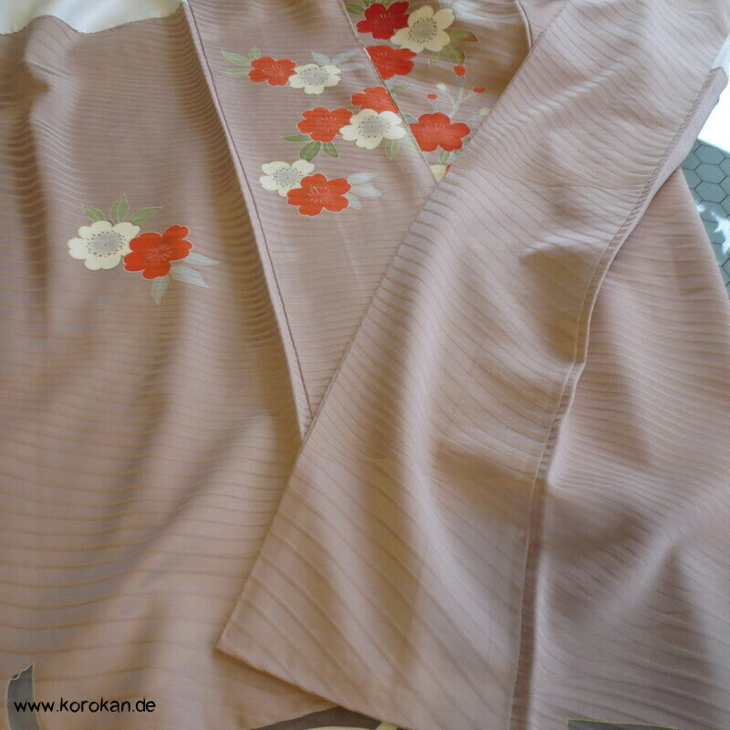 goldener Fluss mit Sakura Kirschblüten Furisode Seidendamast mit viel Gold