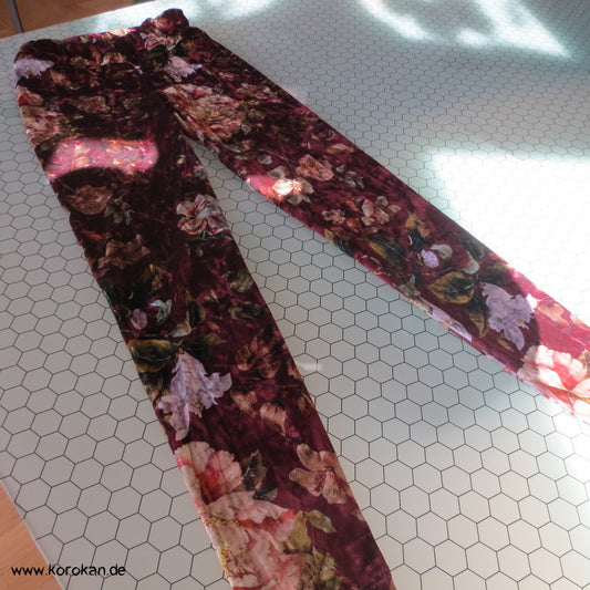 Samtleggings mit großen Pfingstrosen - stretchig