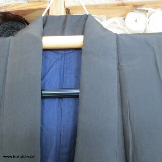 Montsuki Blätter 5 Mon Kimono für Männer, schwarzbraun