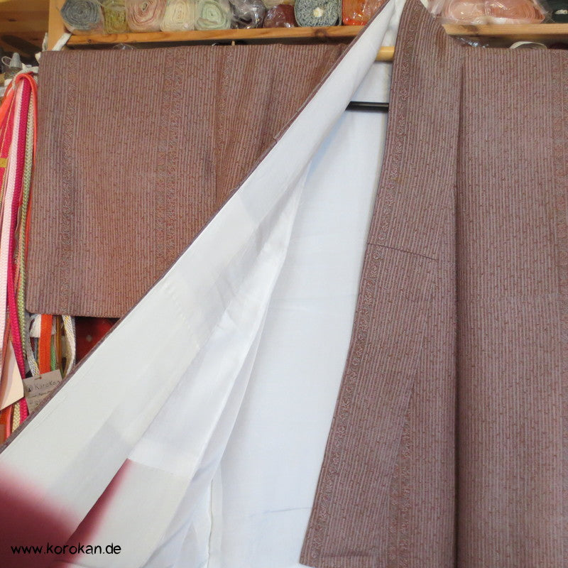 feine Musterstreifen auf rauem Crepe Komon Kimono