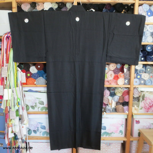 Montsuki 5 Tomoe Mon Ensemble, Kimono + Haori, Weiser am Berg