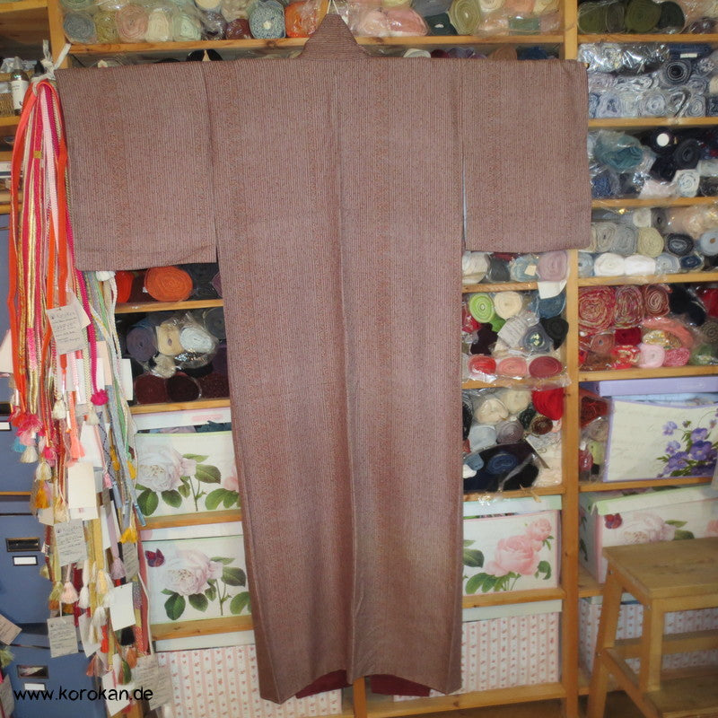 feine Musterstreifen auf rauem Crepe Komon Kimono