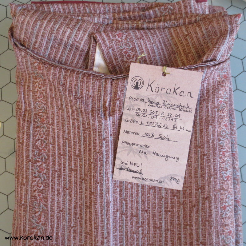 feine Musterstreifen auf rauem Seiden Crepe Komon Kimono