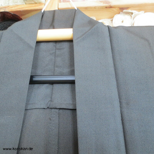 gesticktes Mon Hitoe Haori Seidencrepe Kimono Jacke