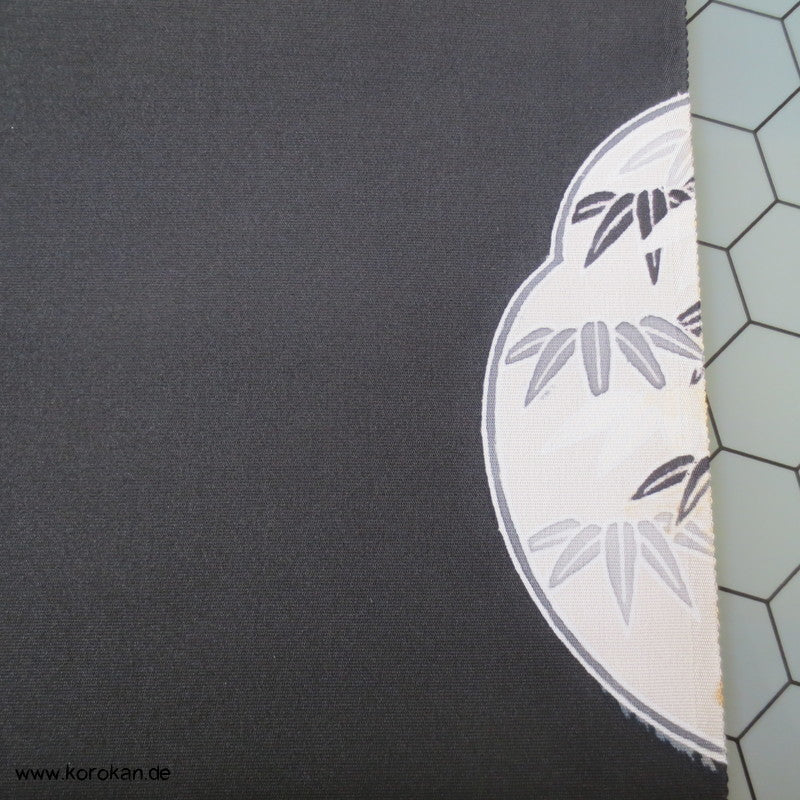 runde Baum Embleme mit Teilstickerei Tomesode Kimono Seidenstoff