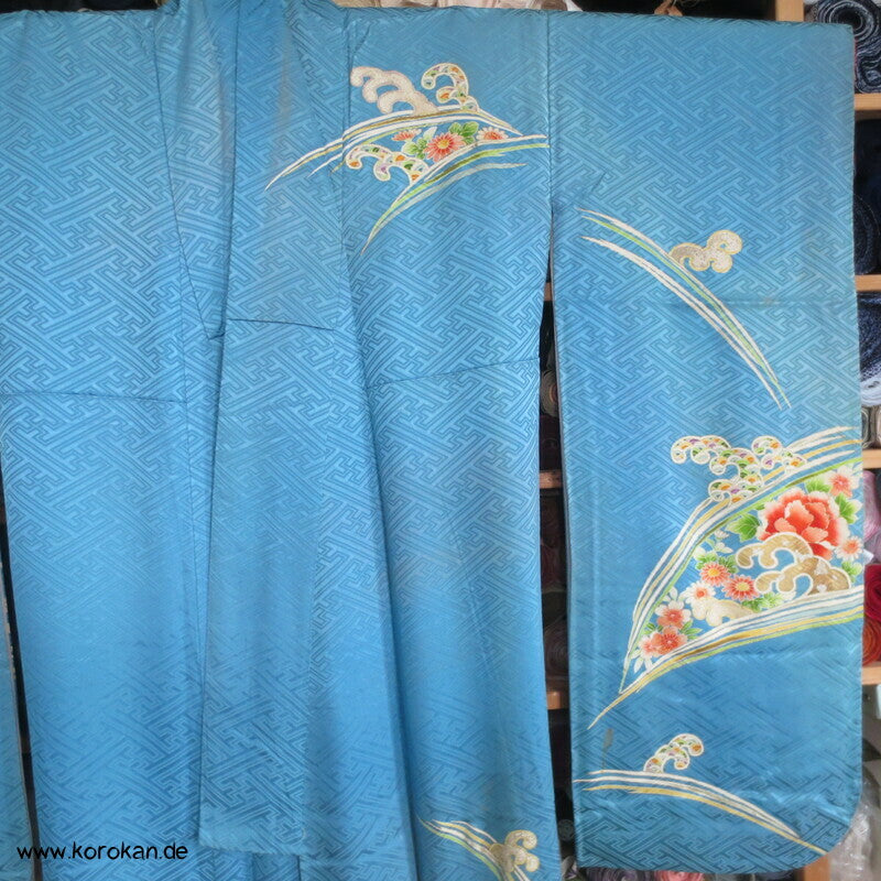 Päonien auf Sayagata Seidendamast Furisode Kimono, türkisblau mit Wellen