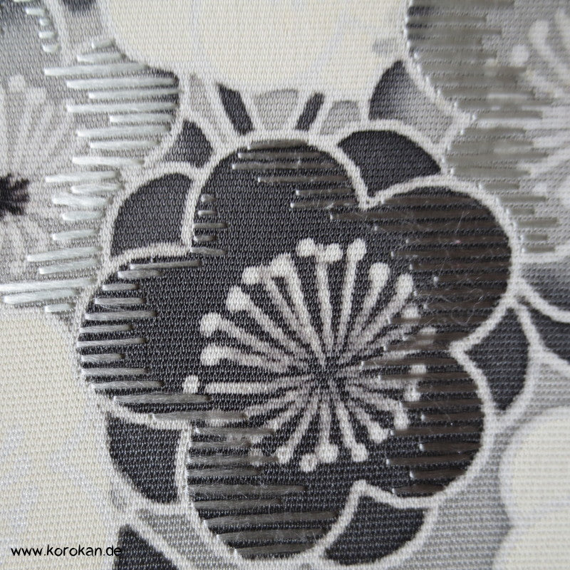 runde Baum Embleme mit Teilstickerei Tomesode Kimono Seidenstoff