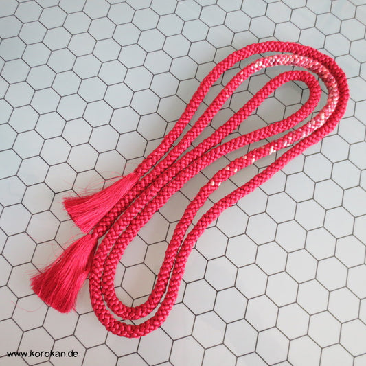 weinrot, Verlaufsabschnitt rosa Obijime, runde Kordel