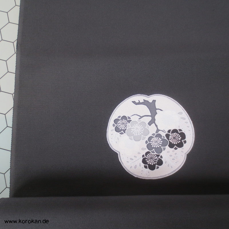 runde Baum Embleme mit Teilstickerei Tomesode Kimono Seidenstoff