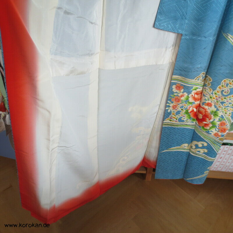 Päonien auf Sayagata Seidendamast Furisode Kimono, türkisblau mit Wellen